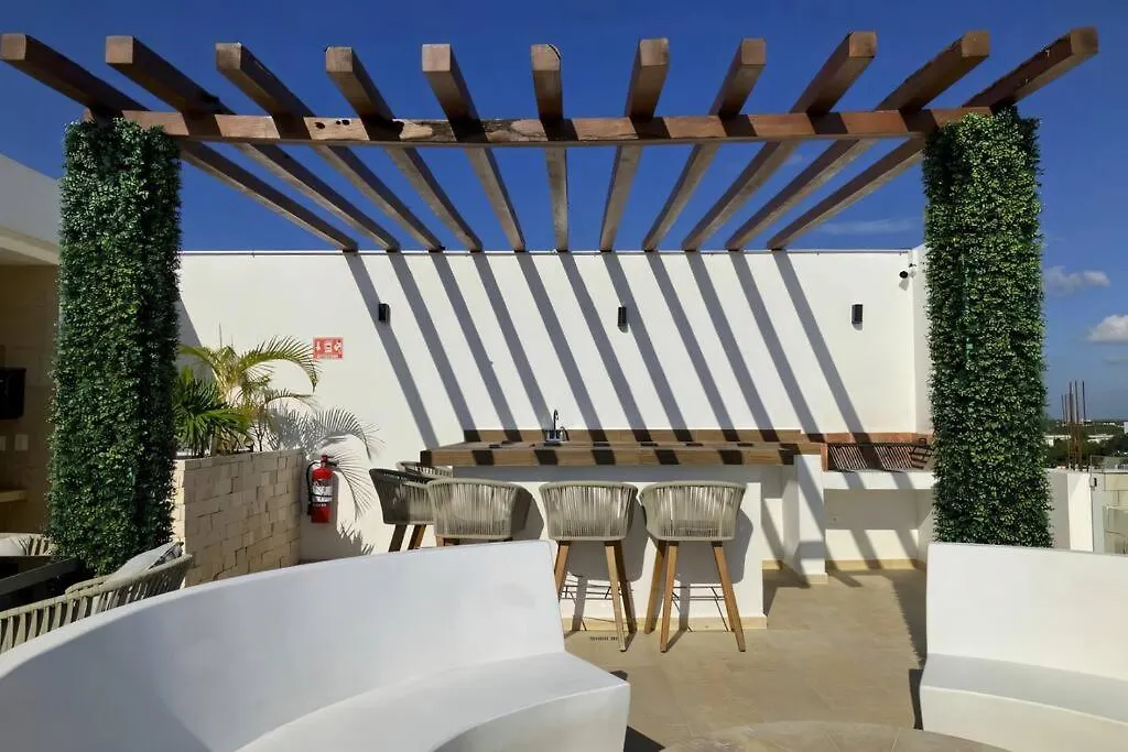 Menesse 38 Studio King Bed Roof Pool Playa Center Playa del Carmen