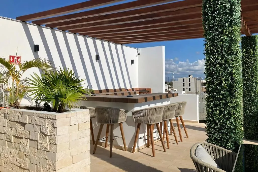 Menesse 38 Studio King Bed Roof Pool Playa Center Playa del Carmen Mexico
